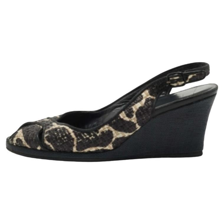 Stuart Weitzman Sandalias de cuña de rafia blanca/negra talla 40