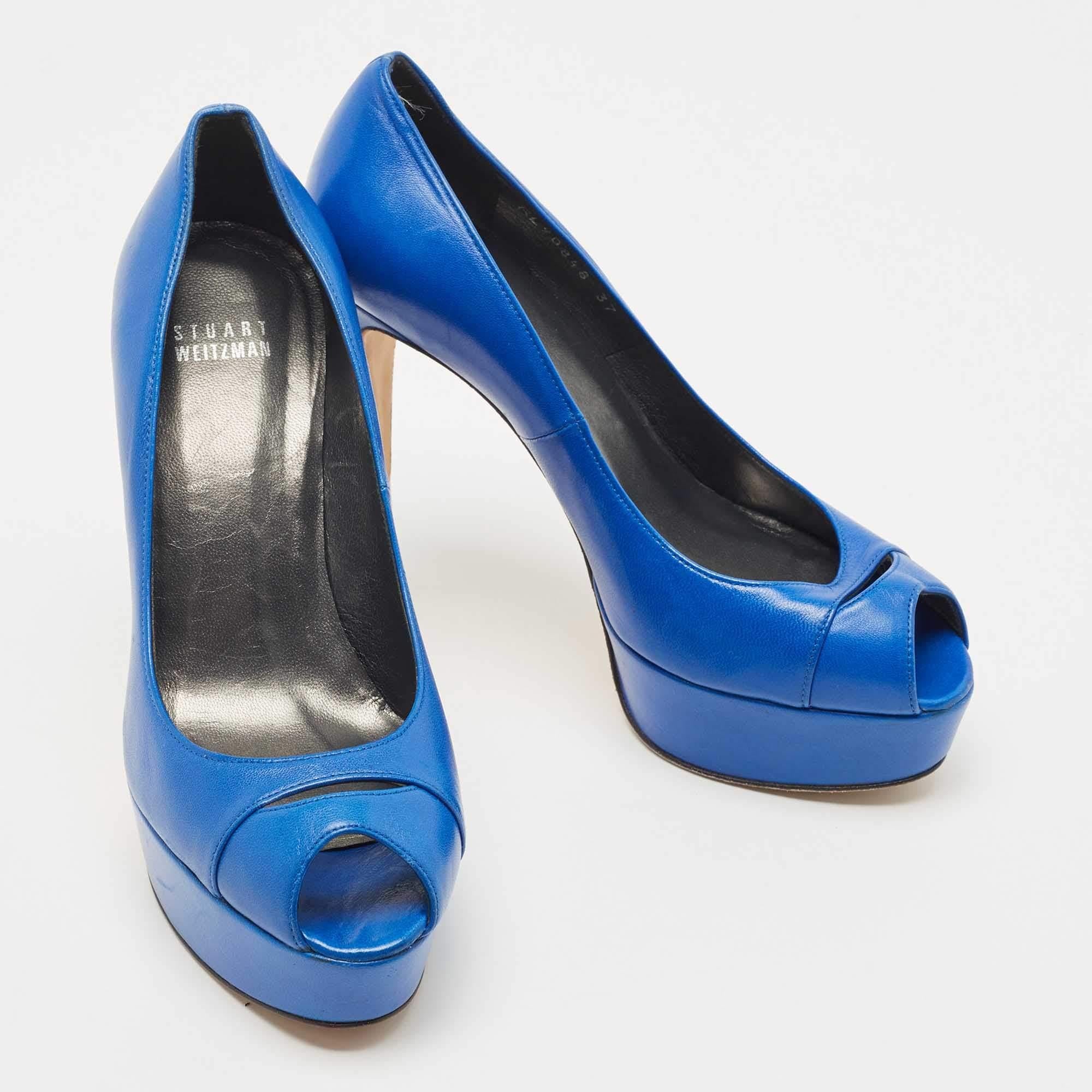 Stuart Weitzman escarpins à bout ouvert en cuir bleu, taille 37 Bon état - En vente à Dubai, Al Qouz 2