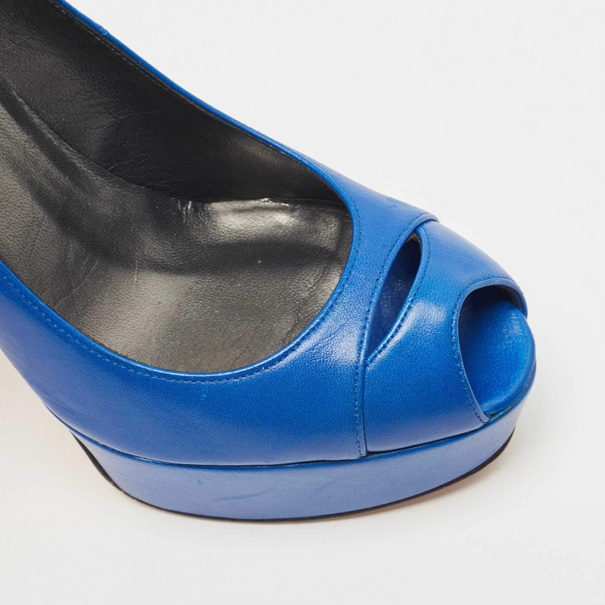 Stuart Weitzman escarpins à bout ouvert en cuir bleu, taille 37 en vente 2