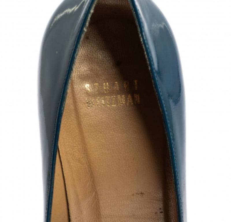 Stuart Weitzman Blue Patent Leather Round Toe Pumps Size 40.5 In Fair Condition For Sale In Dubai, Al Qouz 2