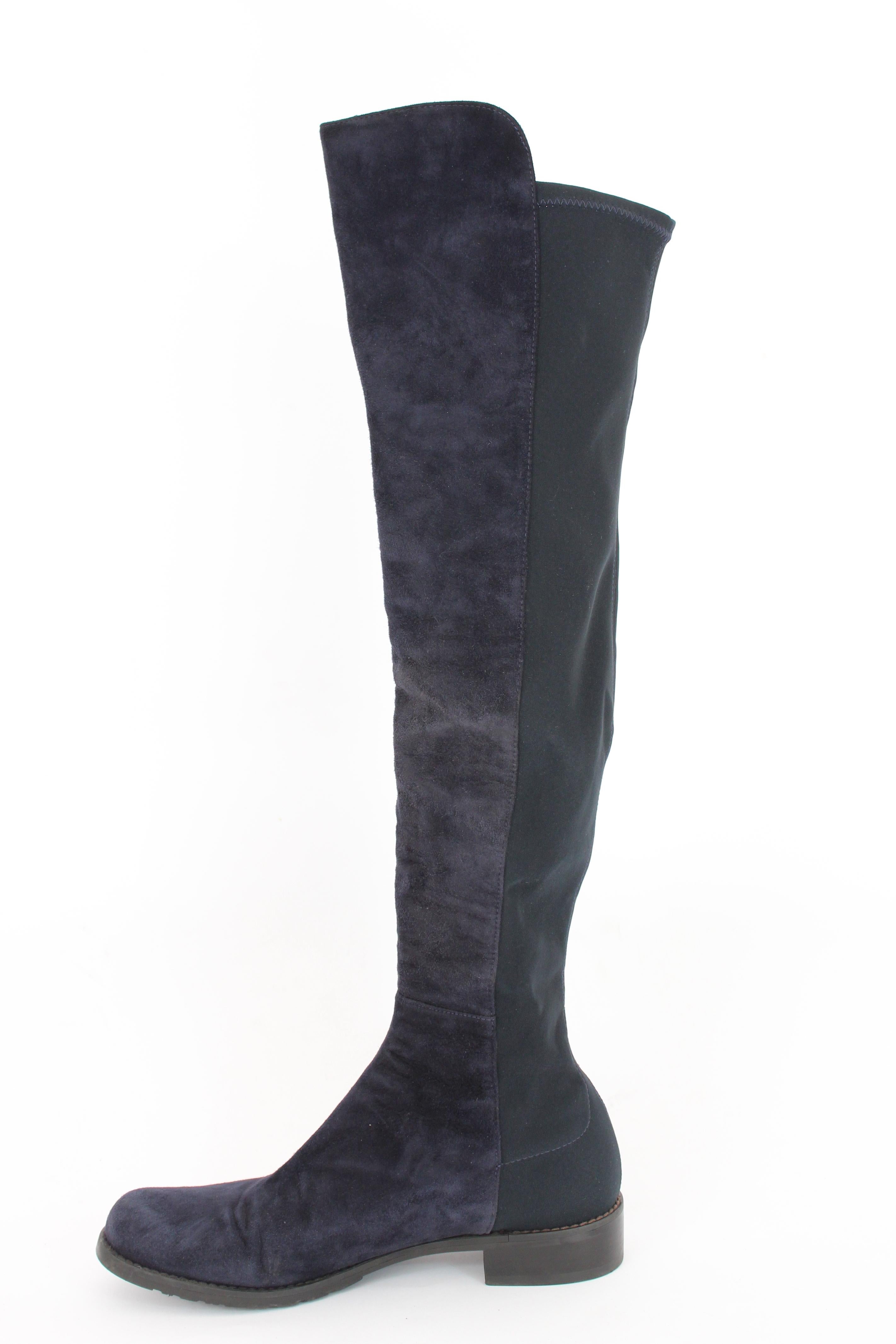 Stuart Weitzman boots in blue suede leather, reserve model. Knee-high with rubber sole. Like new conditions. 

Size: (Sole 10.4