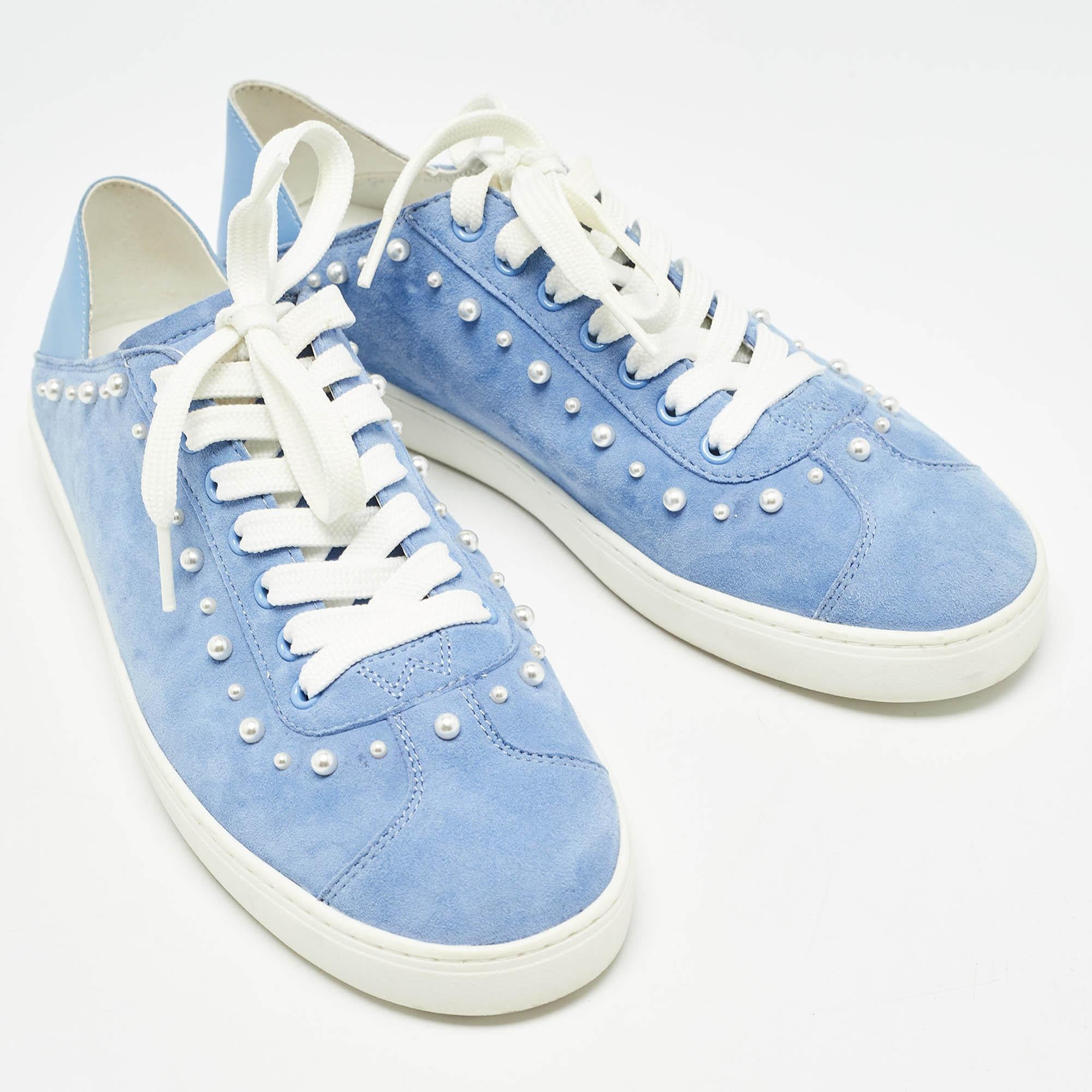 Baskets Stuart Weitzman en daim bleu ornées de poires et à lacets, taille 39,5 Bon état - En vente à Dubai, Al Qouz 2