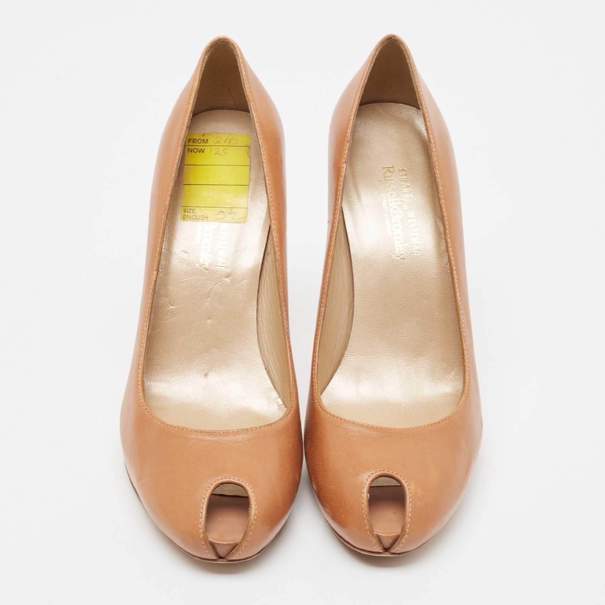 Stuart Weitzman Brown Leather Peep Toe Pumps Size 38.5 In Good Condition For Sale In Dubai, Al Qouz 2