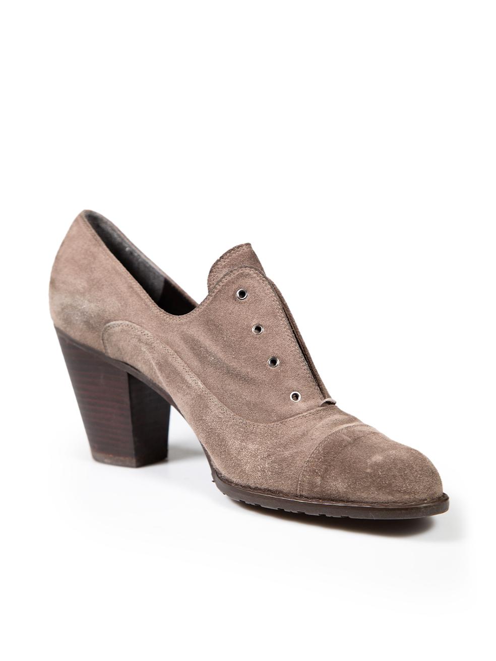 CONDITION is Very good. Minimal wear to heels is evident. General light wear to suede uppers and toe edges and fading of the inside brand label on insole on this used Stuart Weizman designer resale item.
 
 
 
 Details
 
 
 Brown
 
 Suede
 
 Heels
