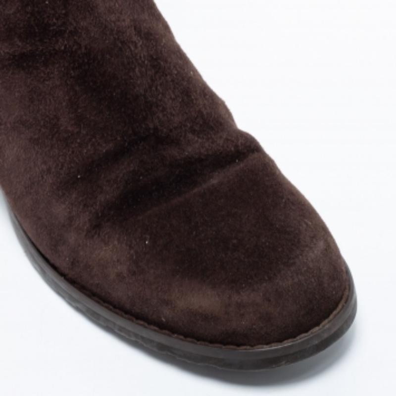 Stuart Weitzman Brown Knee Length Boots en daim Taille 34.5 en vente 1