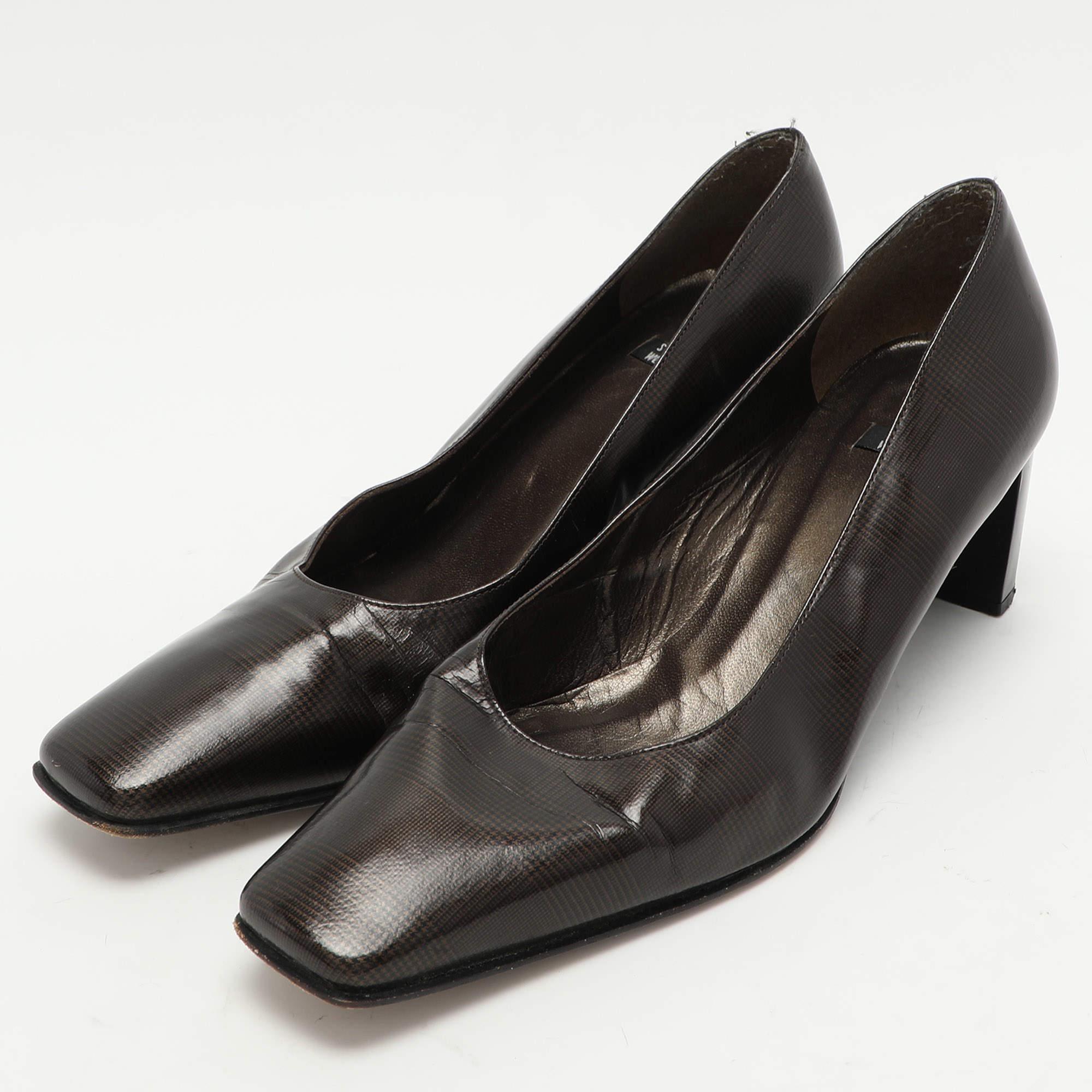 Exhibit an elegant style with this pair of pumps. These elegant shoes are crafted from quality materials. They are set on durable soles and sleek heels.