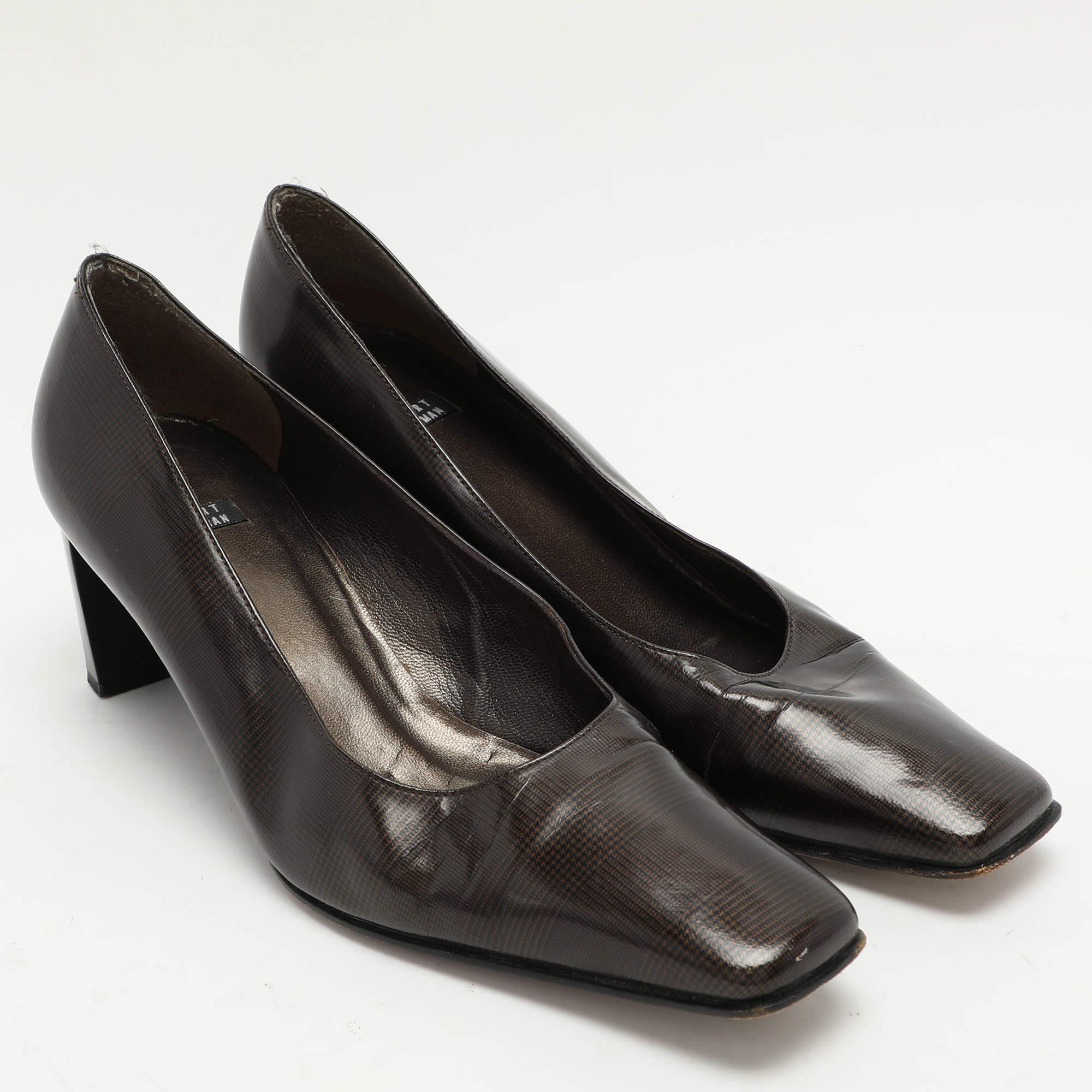Stuart Weitzman Brown Textured Print Leather Pumps Size 39.5 In Fair Condition For Sale In Dubai, Al Qouz 2