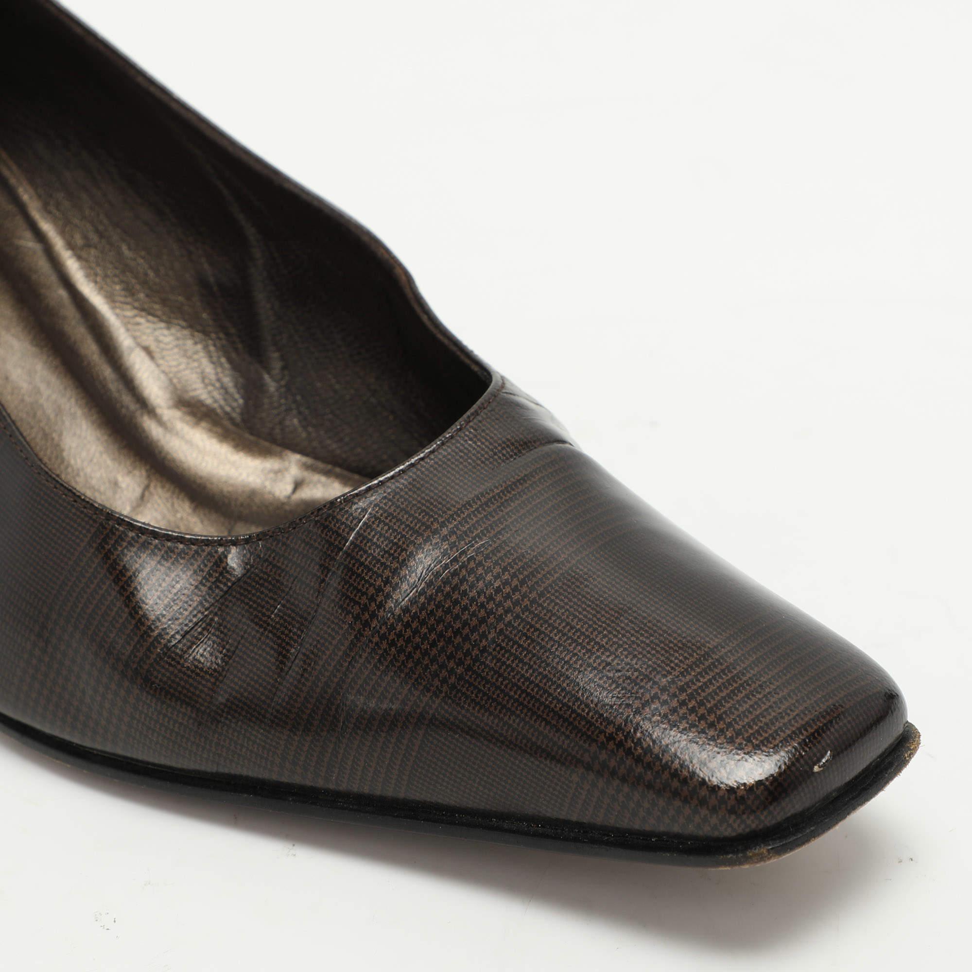 Stuart Weitzman Brown Textured Print Leather Pumps Size 39.5 For Sale 2