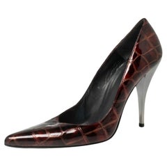 Stuart Weitzman escarpins à bout pointu en cuir verni gaufré croco bordeaux, taille 40