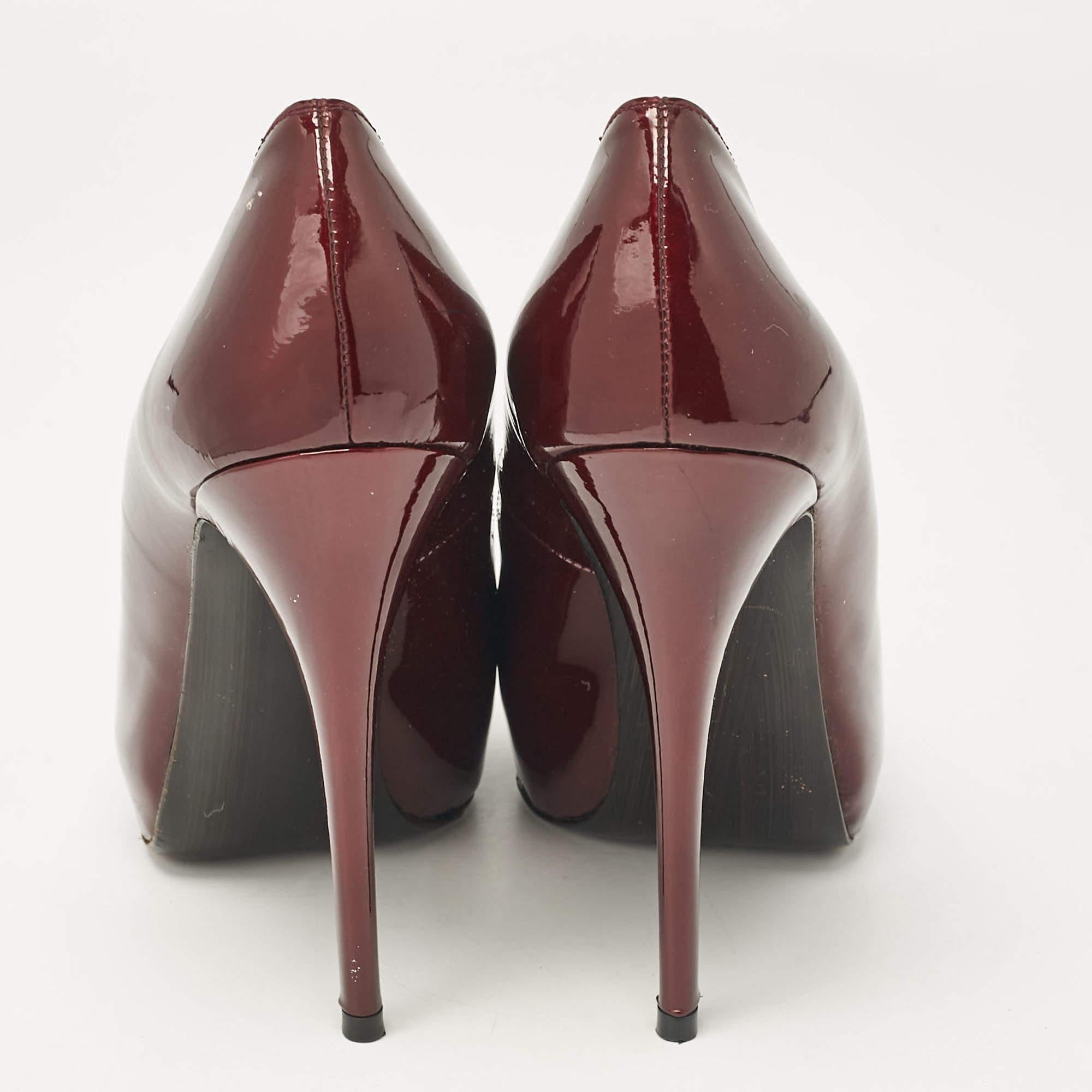 Women's Stuart Weitzman Burgundy Patent Leather Peep Toe Pumps Size 39.5 For Sale