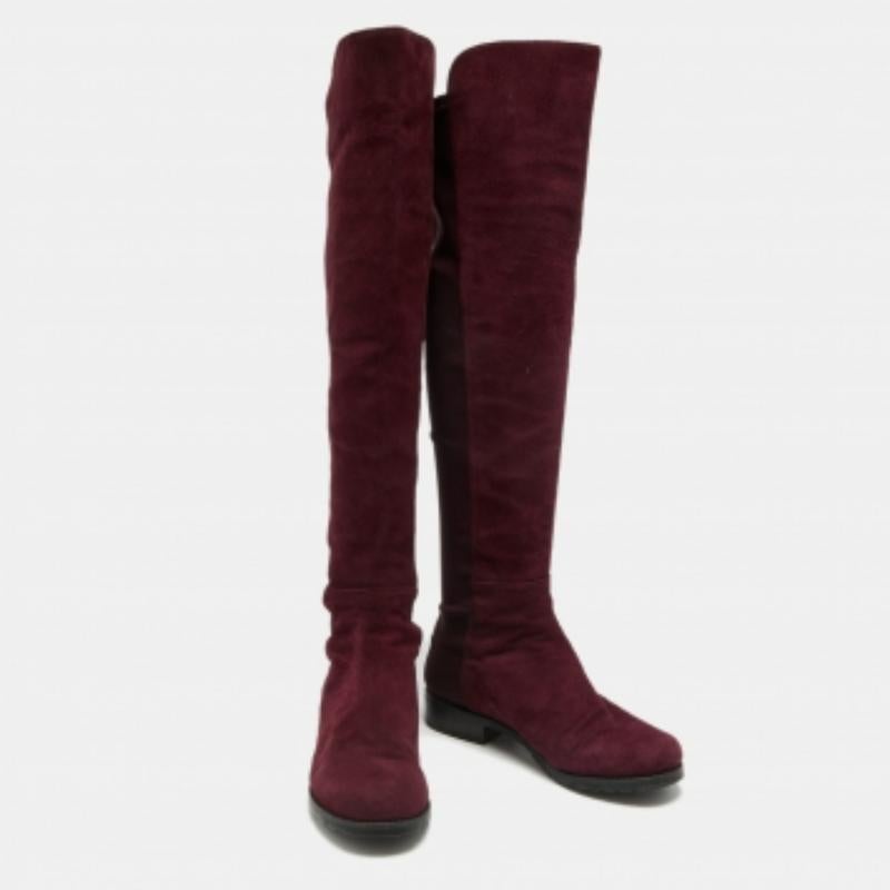 Stuart Weitzman - Stivali al ginocchio in pelle scamosciata borgogna - misura 34,5 In condizioni buone in vendita a Dubai, Al Qouz 2