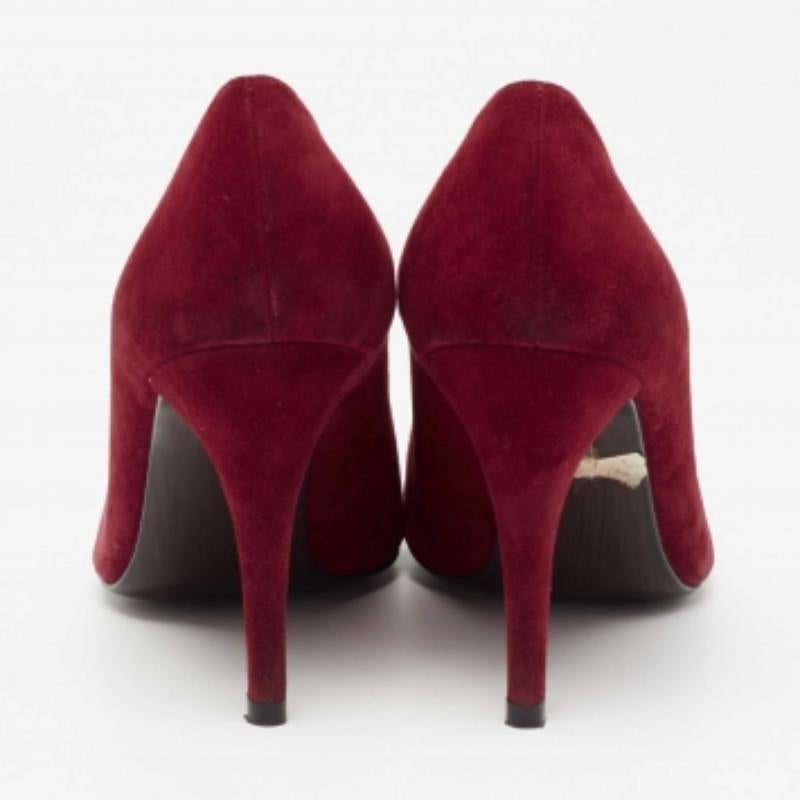 Stuart Weitzman escarpins Rosita à bout rond en daim bordeaux taille 37 Pour femmes en vente
