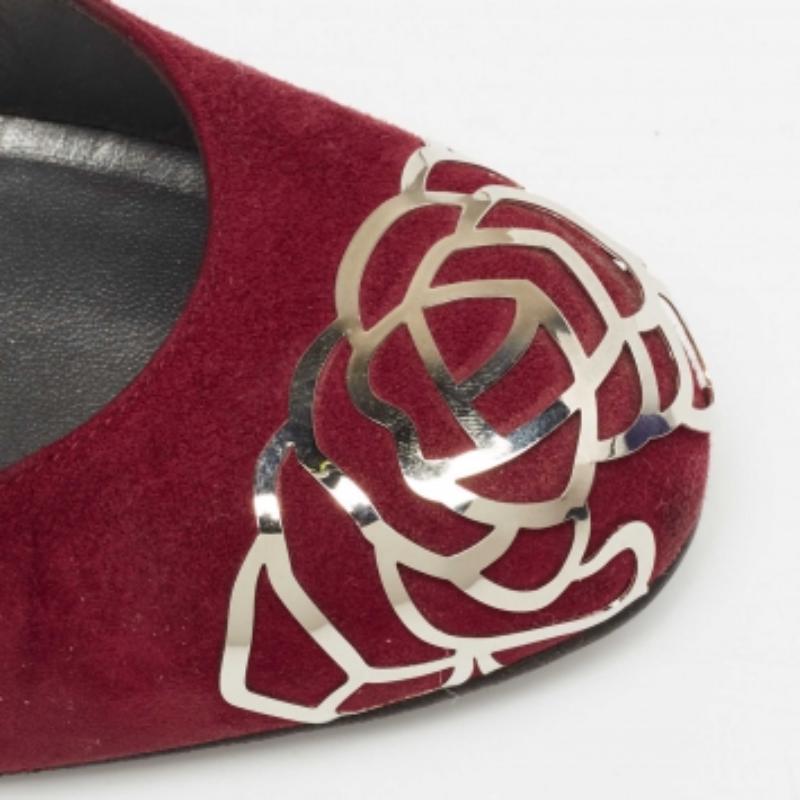 Stuart Weitzman escarpins Rosita à bout rond en daim bordeaux taille 37 en vente 2
