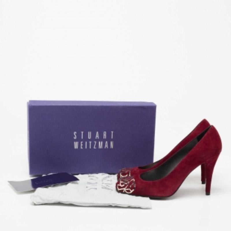 Stuart Weitzman escarpins Rosita à bout rond en daim bordeaux taille 37 en vente 4