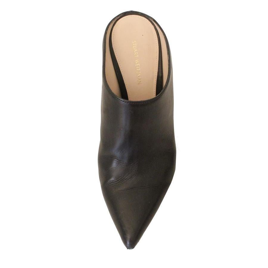 Piel
Color negro
Altura del tacón 10 cm (3,93 pulgadas)
Precio original 390
Envío exprés a todo el mundo incluido en el precio