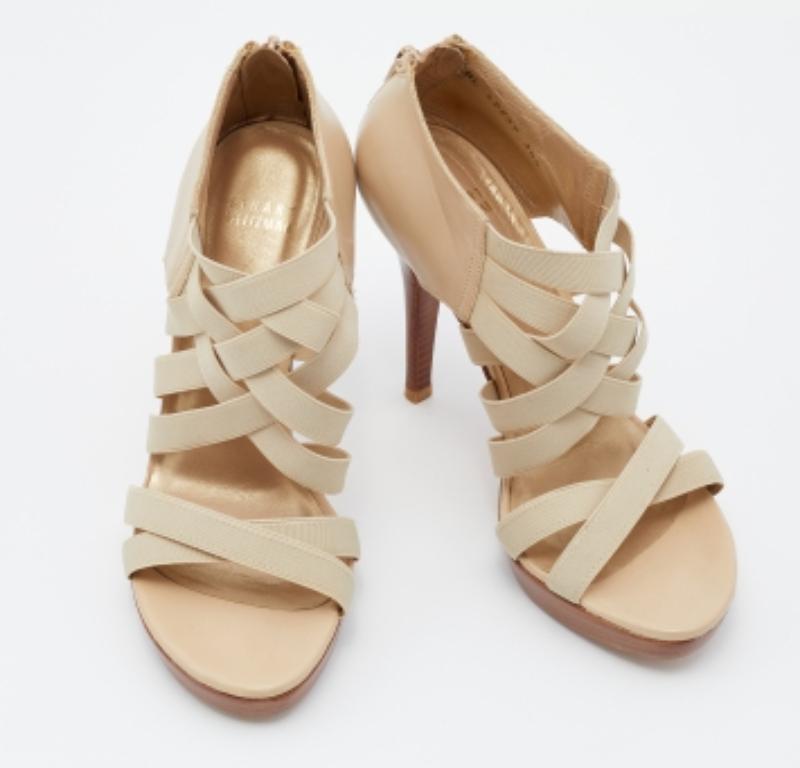 Beige Stuart Weitzman - Sandales à lanières croisées en cuir crème et tissu élastique, taille 38,5 en vente