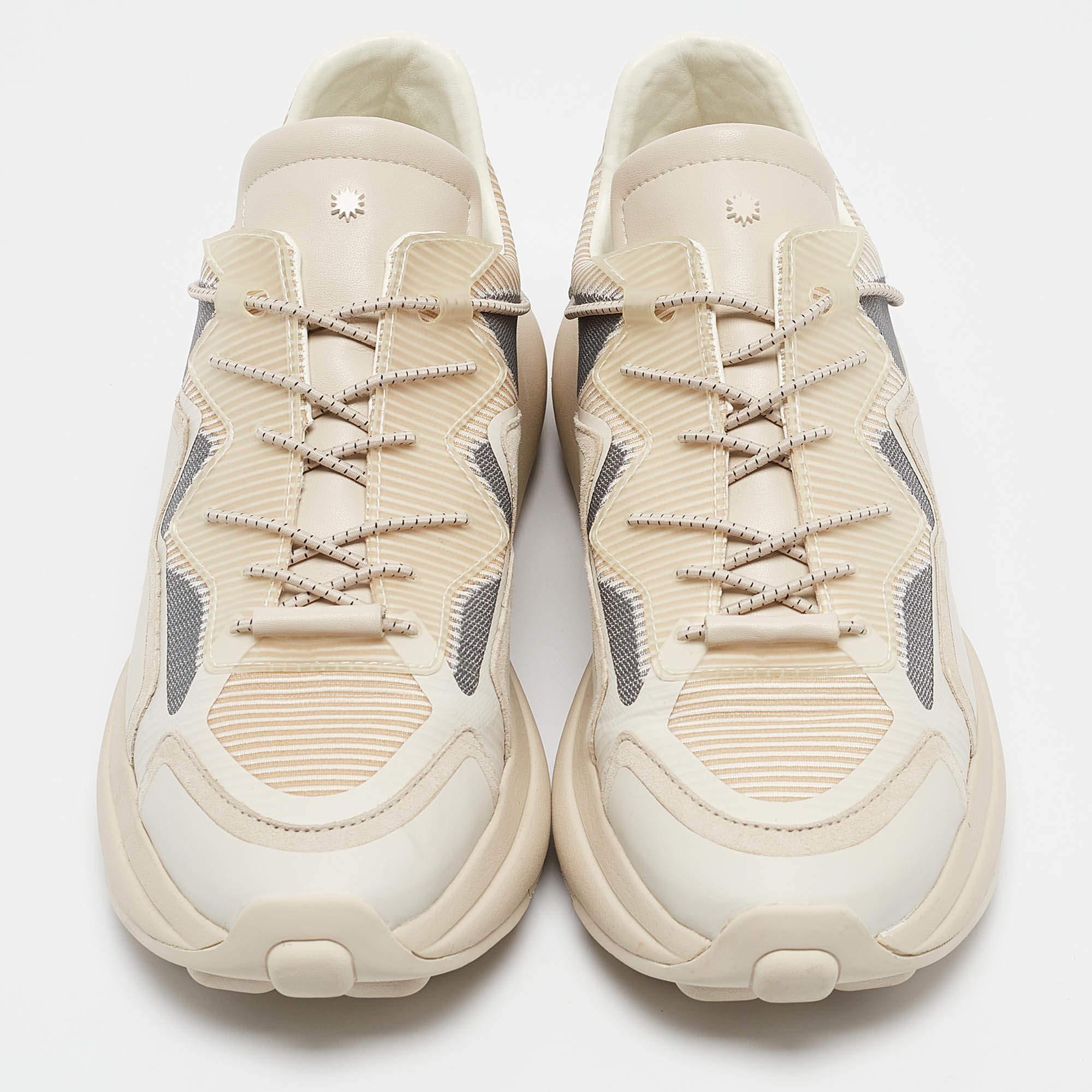 Beige Baskets SW 1 Stuart Weitzman couleur crème et caoutchouc, taille 38 en vente