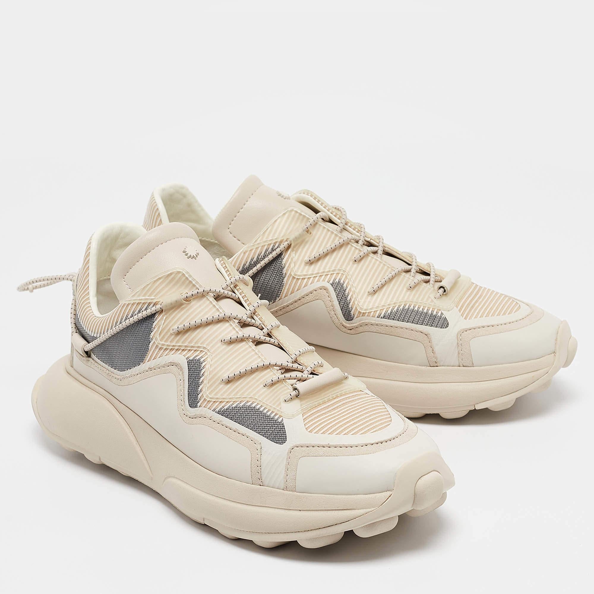 Baskets SW 1 Stuart Weitzman couleur crème et caoutchouc, taille 38 Bon état - En vente à Dubai, Al Qouz 2