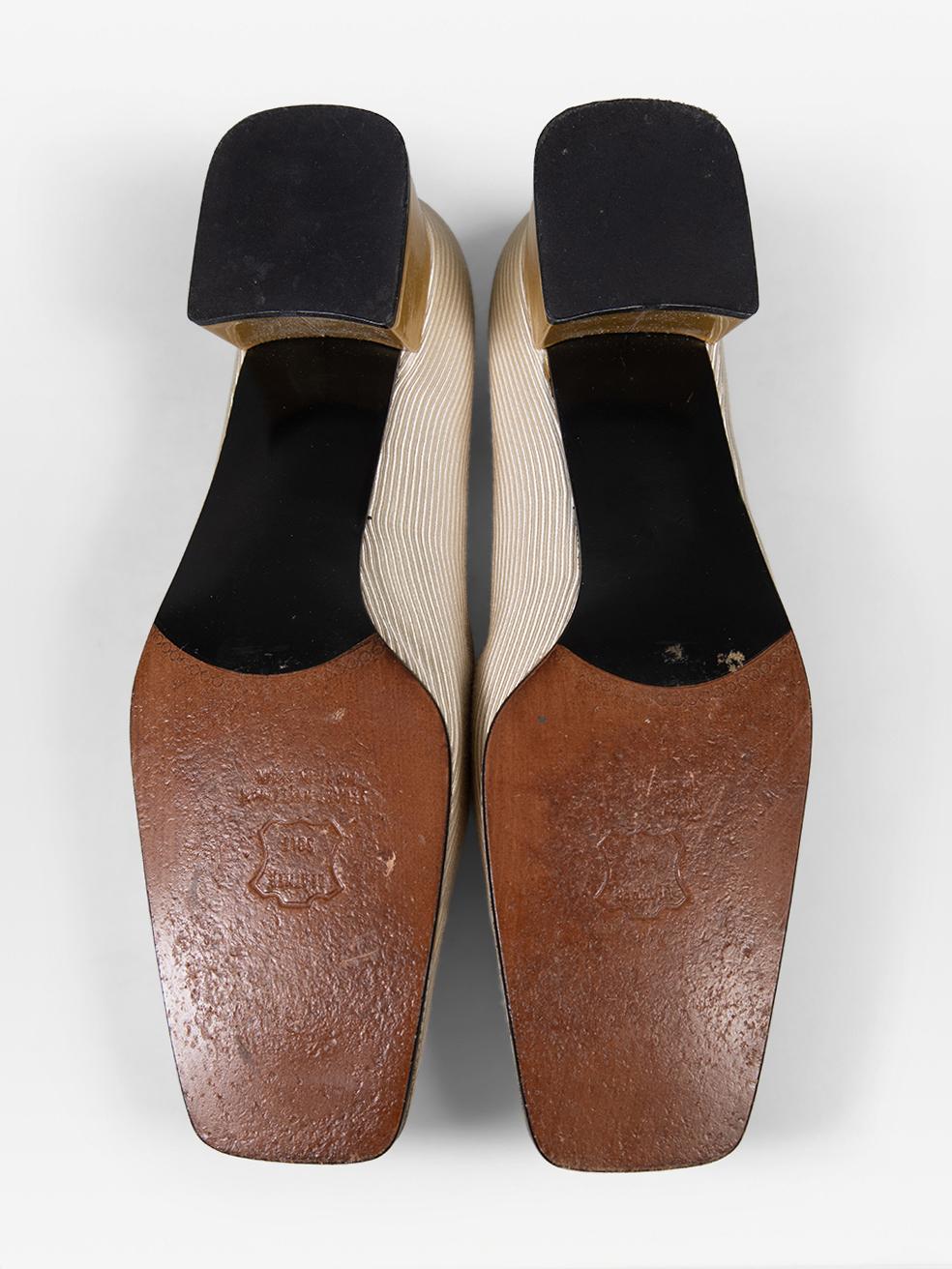 Stuart Weitzman Cream Textured Square Toe Pumps Size US 9 In Good Condition For Sale In London, GB