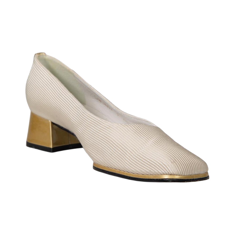 Stuart Weitzman Cream Textured Square Toe Pumps Size US 9 en vente