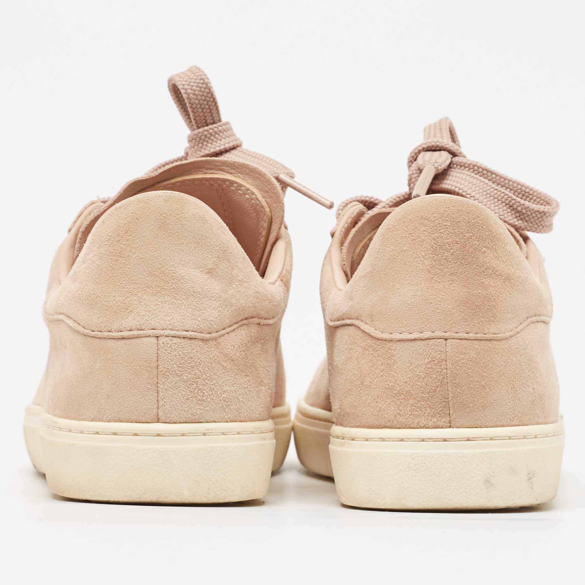 Baskets basses Stuart Weitzman rose poussiéreux en daim, taille 36,5 Pour femmes en vente