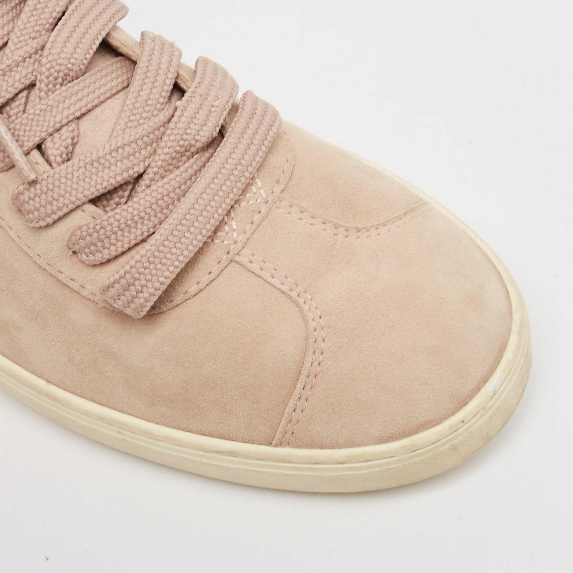 Baskets basses Stuart Weitzman rose poussiéreux en daim, taille 36,5 en vente 2