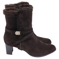 Stivaletti con tacco largo e fodera in pelliccia di Stuart Weitzman in camoscio marrone