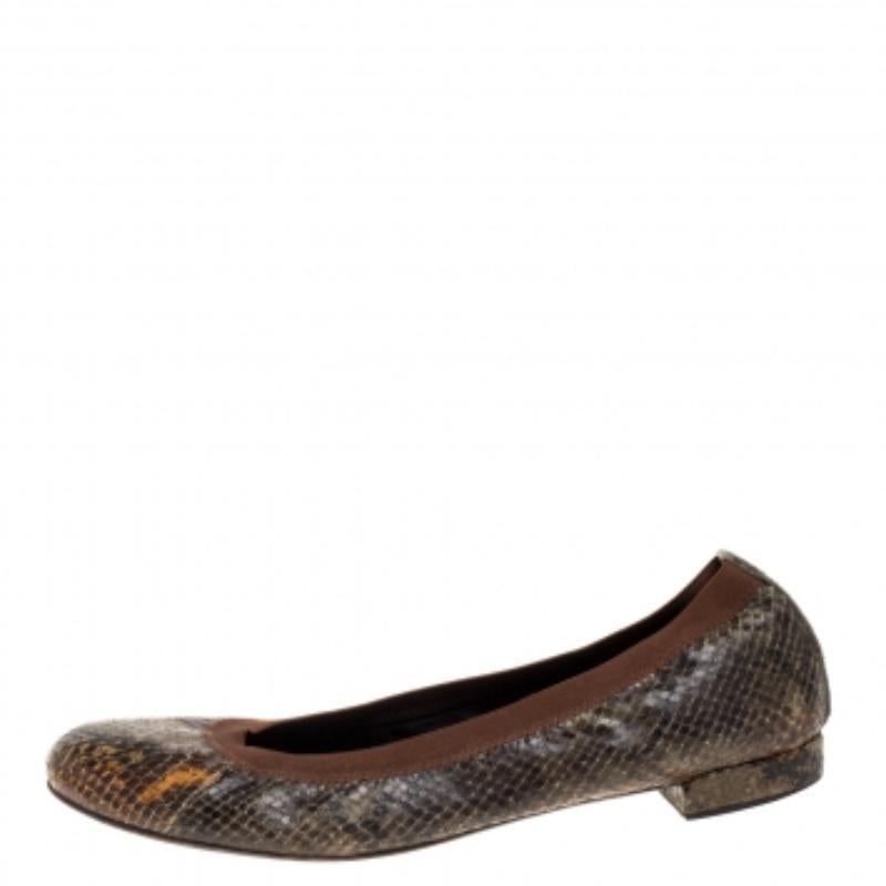Stuart Weitzman Green Python Embossed Ballet Flats Size 41 In Fair Condition For Sale In Dubai, Al Qouz 2