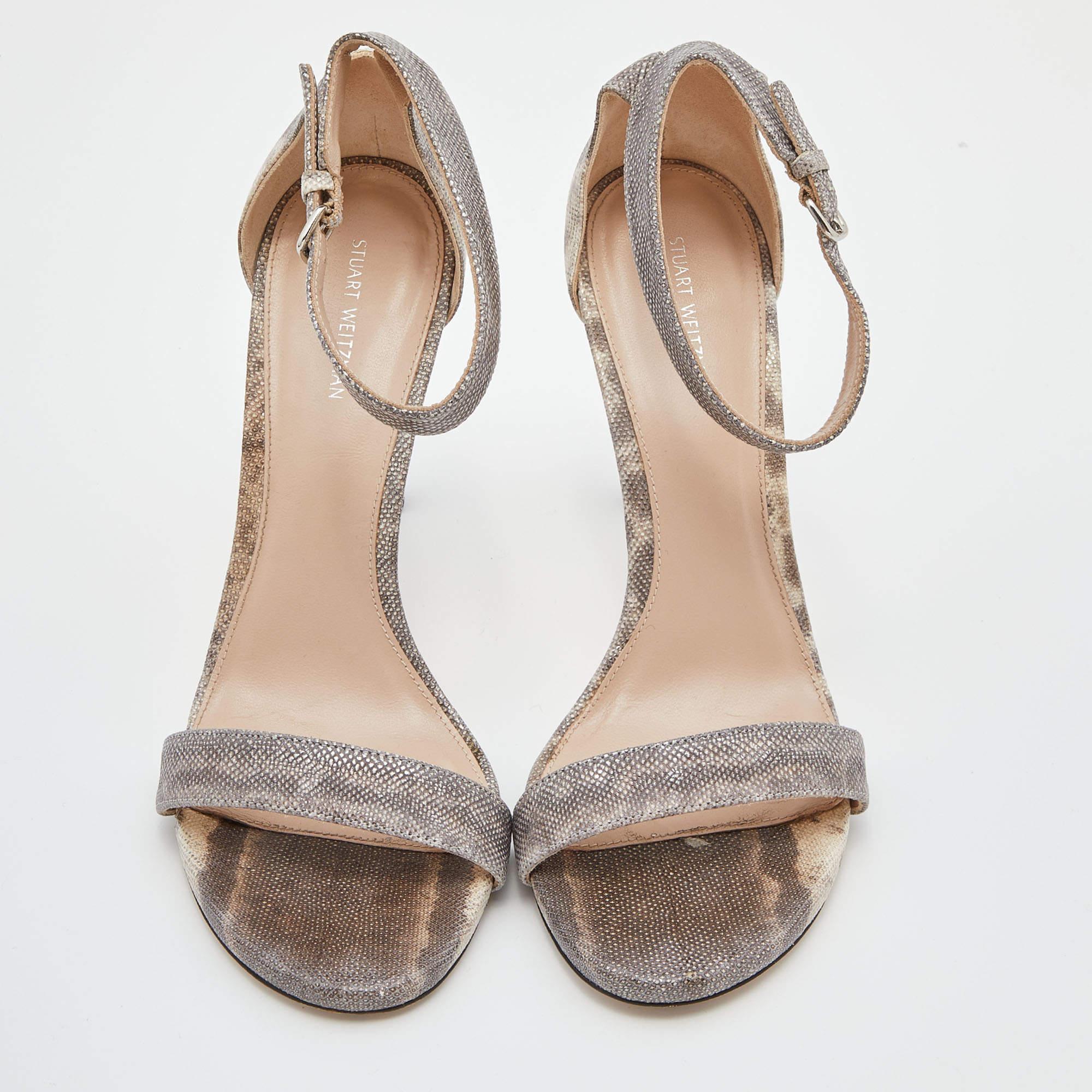 Marron Stuart Weitzman Sandales à bout ouvert en cuir Karung gris/beige, taille 39,5 en vente