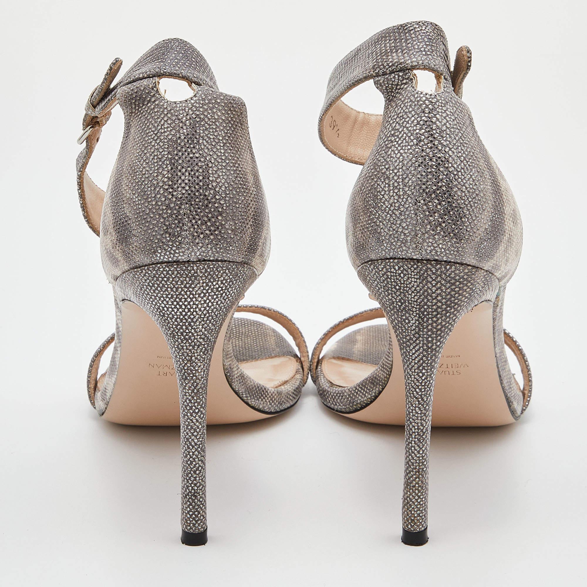 Stuart Weitzman Sandales à bout ouvert en cuir Karung gris/beige, taille 39,5 Pour femmes en vente