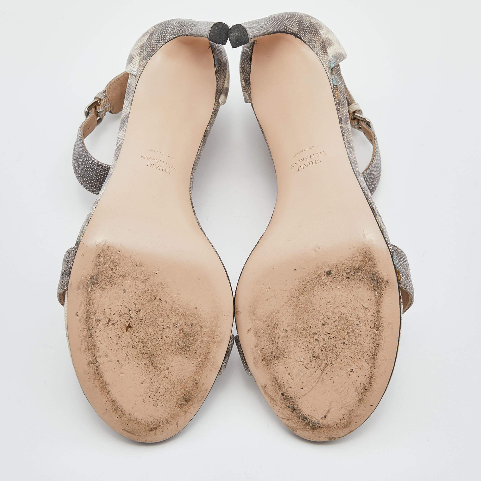 Stuart Weitzman Sandales à bout ouvert en cuir Karung gris/beige, taille 39,5 en vente 1