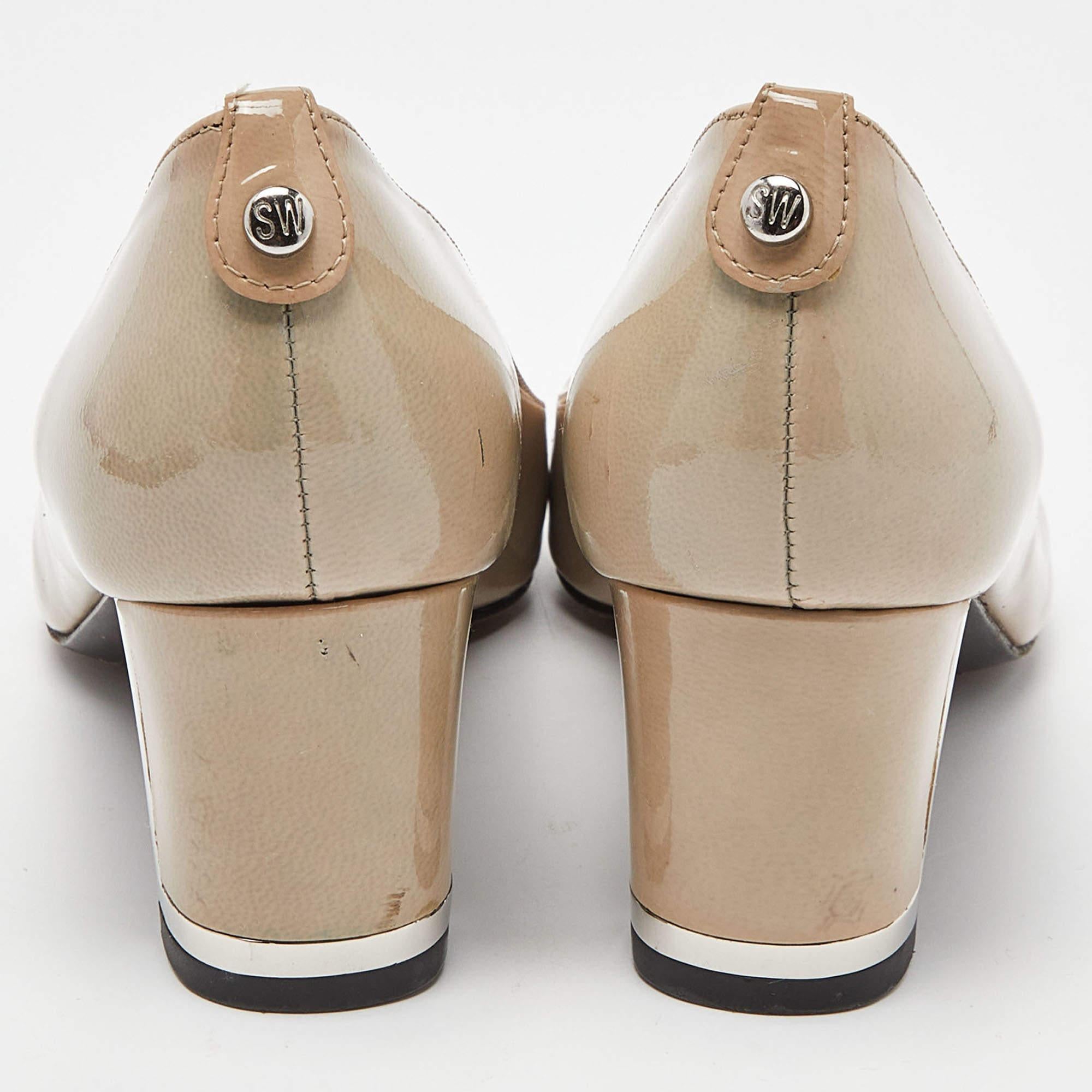 Stuart Weitzman escarpins à bout pointu en cuir verni gris, taille 37 Pour femmes en vente