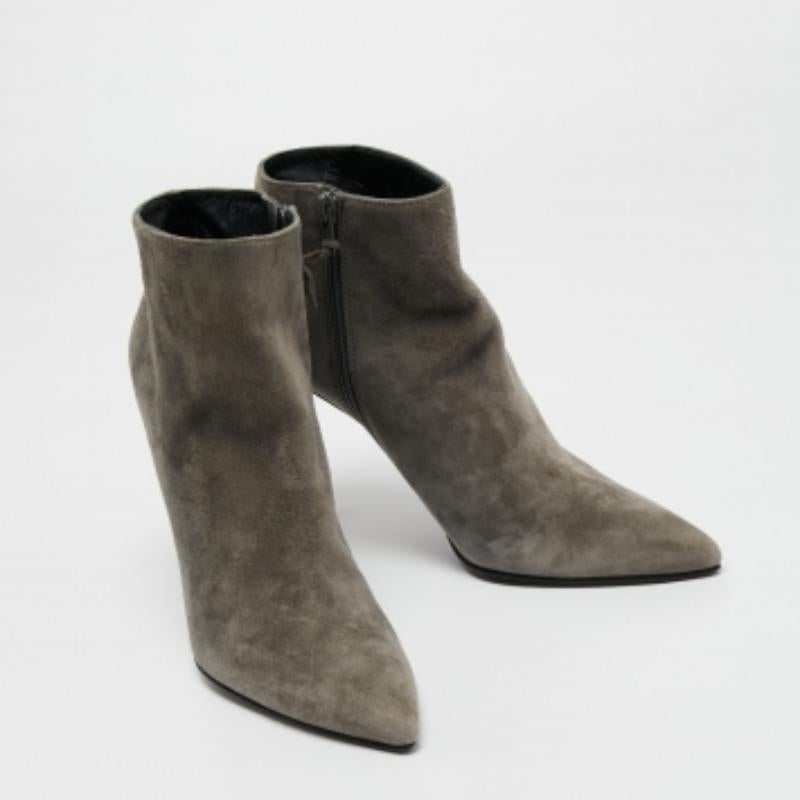 Stuart Weitzman Botines de ante gris Talla 40 en Bueno estado para la venta en Dubai, Al Qouz 2