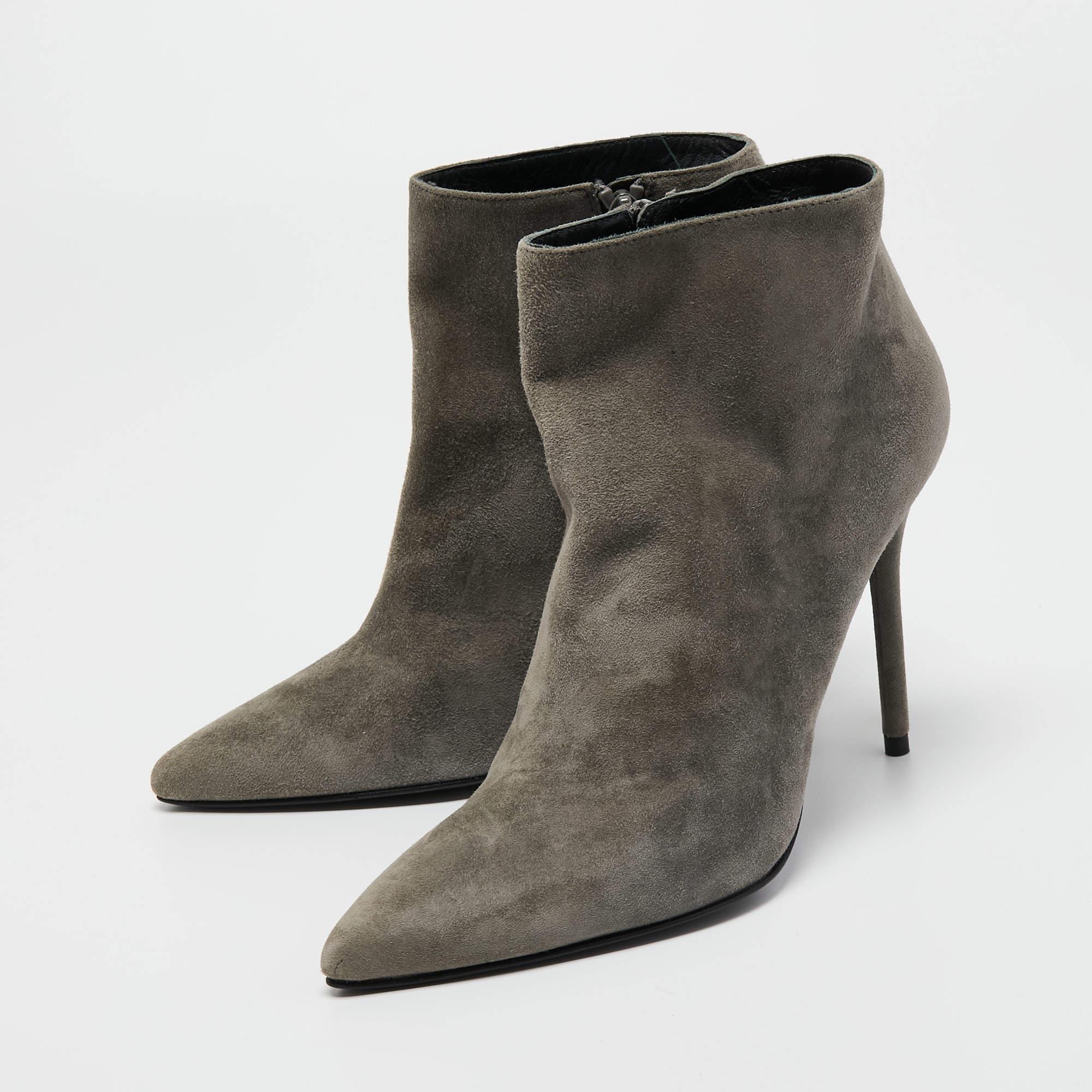 Women's Stuart Weitzman Grey Suede Ankle Boots Size 40 For Sale