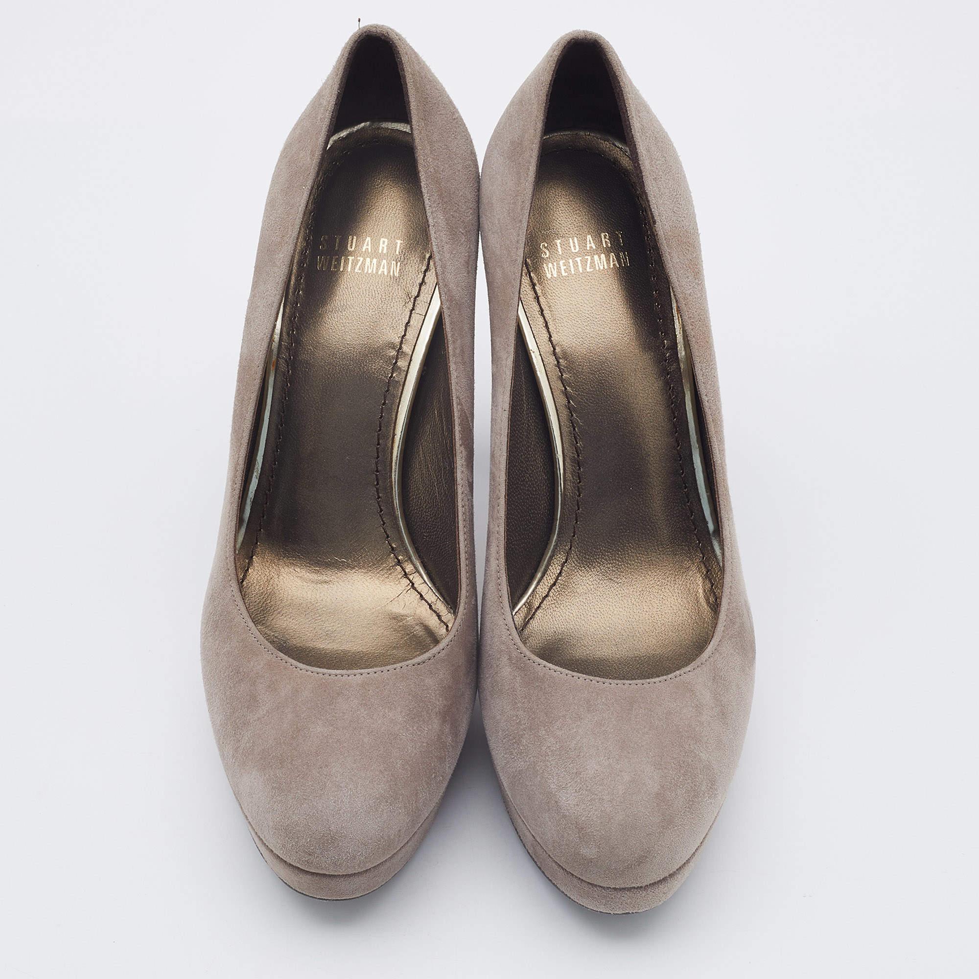 Grigio Stuart Weitzman - Pumps con tacco a blocco in pelle scamosciata grigia - misura 37,5 in vendita