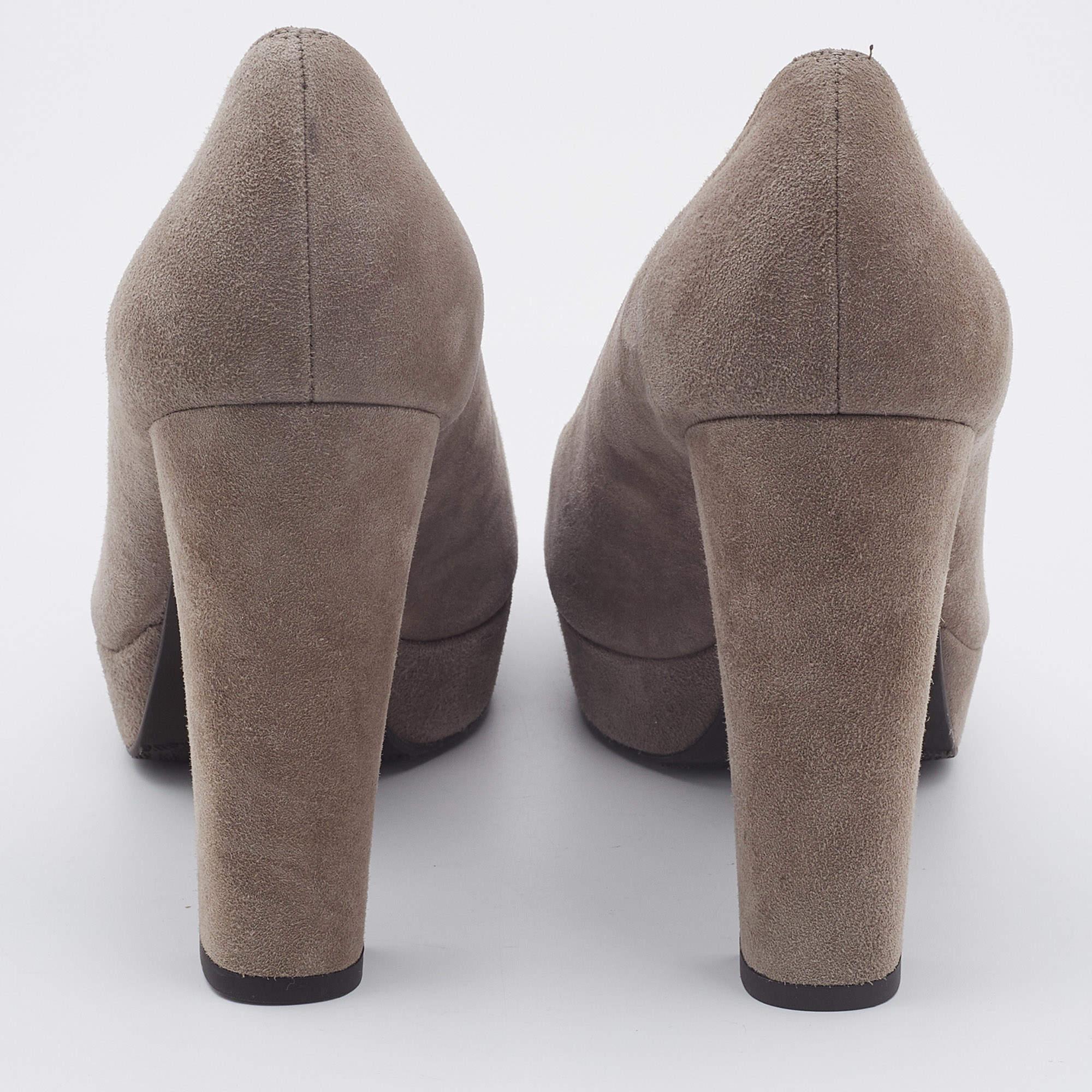 Donna Stuart Weitzman - Pumps con tacco a blocco in pelle scamosciata grigia - misura 37,5 in vendita