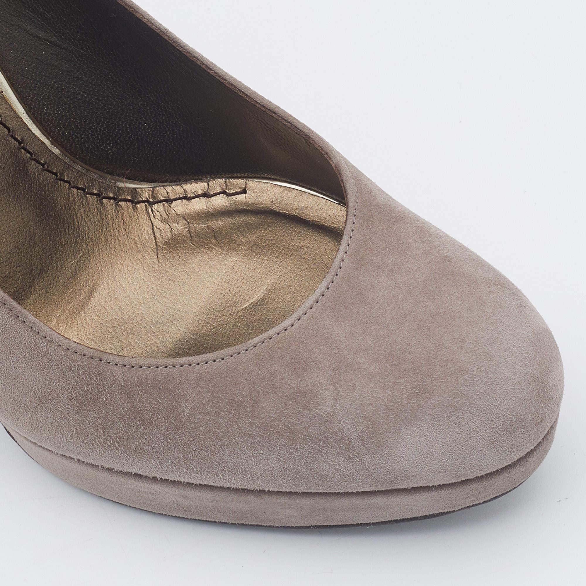 Stuart Weitzman - Pumps con tacco a blocco in pelle scamosciata grigia - misura 37,5 in vendita 2