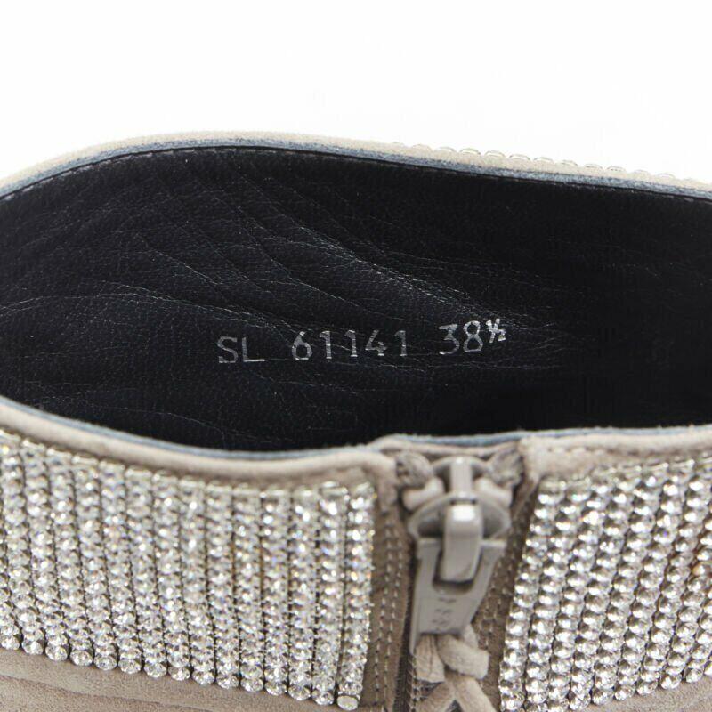 STUART WEITZMAN Bottines Highbeams en daim fossile gris ornées de cristaux EU38.5 en vente 5
