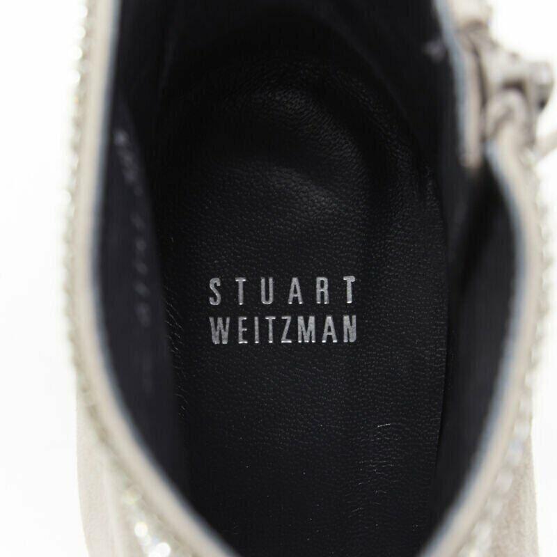 STUART WEITZMAN Bottines Highbeams en daim fossile gris ornées de cristaux EU38.5 en vente 4