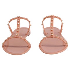 Sandalias «Jelly» de Stuart Weitzman con perla, de goma rosa melocotón
