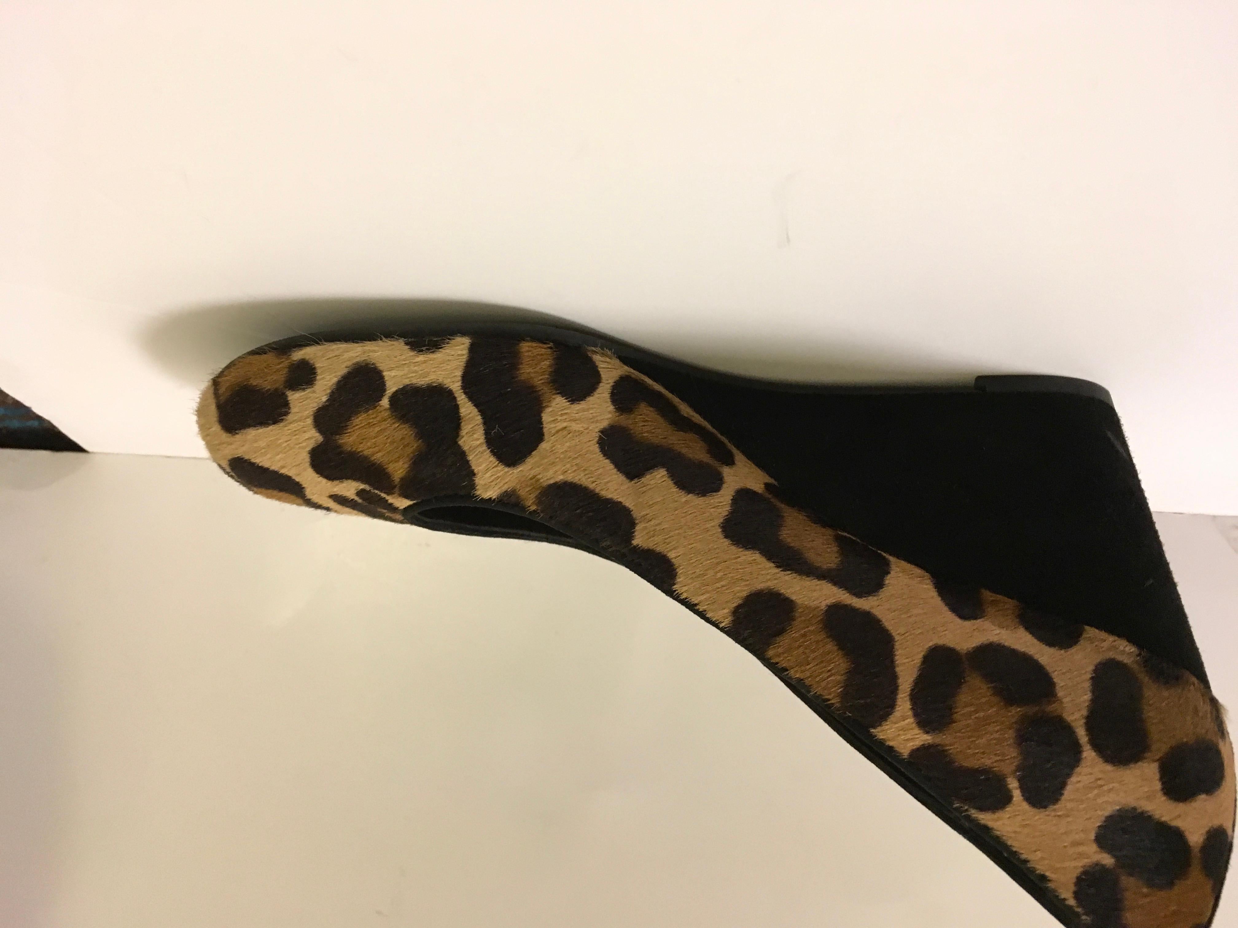 Stuart Weitzman Ladies Wedges   In Excellent Condition For Sale In Boca Raton, FL