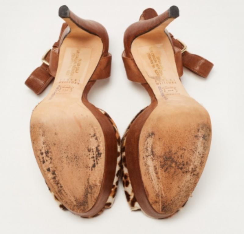 Stuart Weitzman Sandalias con correa en el tobillo y plataforma de pelo de potro con estampado de leopardo talla 38.5 Marrón en venta