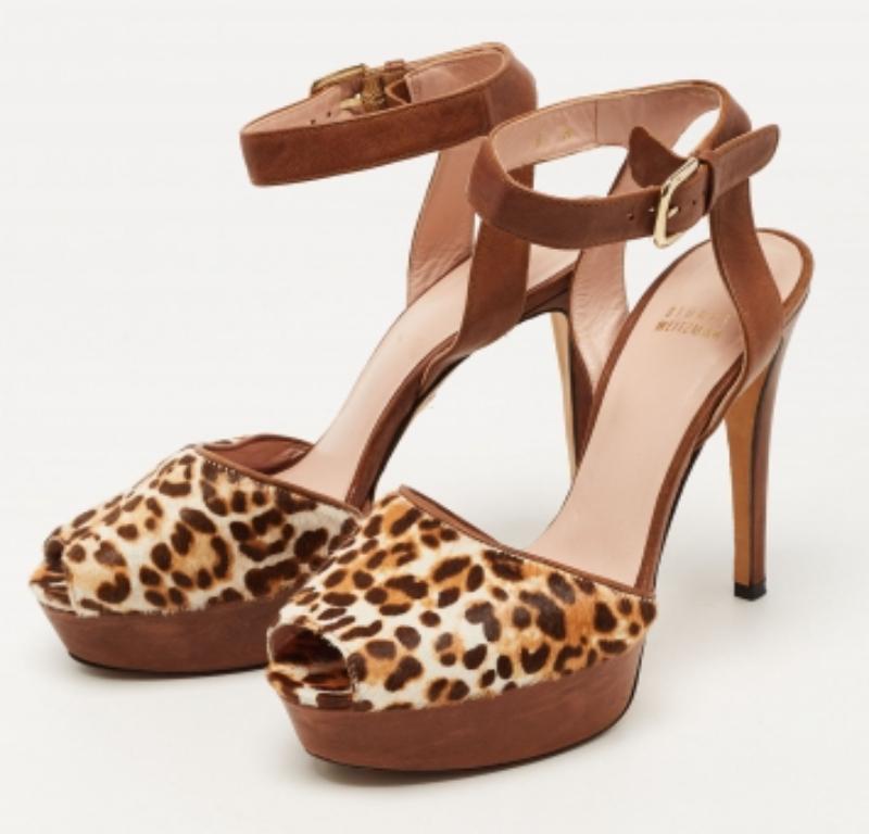 Stuart Weitzman Sandalias con correa en el tobillo y plataforma de pelo de potro con estampado de leopardo talla 38.5 en venta 3