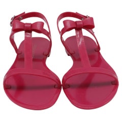 Sandali piatti Stuart Weitzman Mellie Bow Jelly in gomma rosa