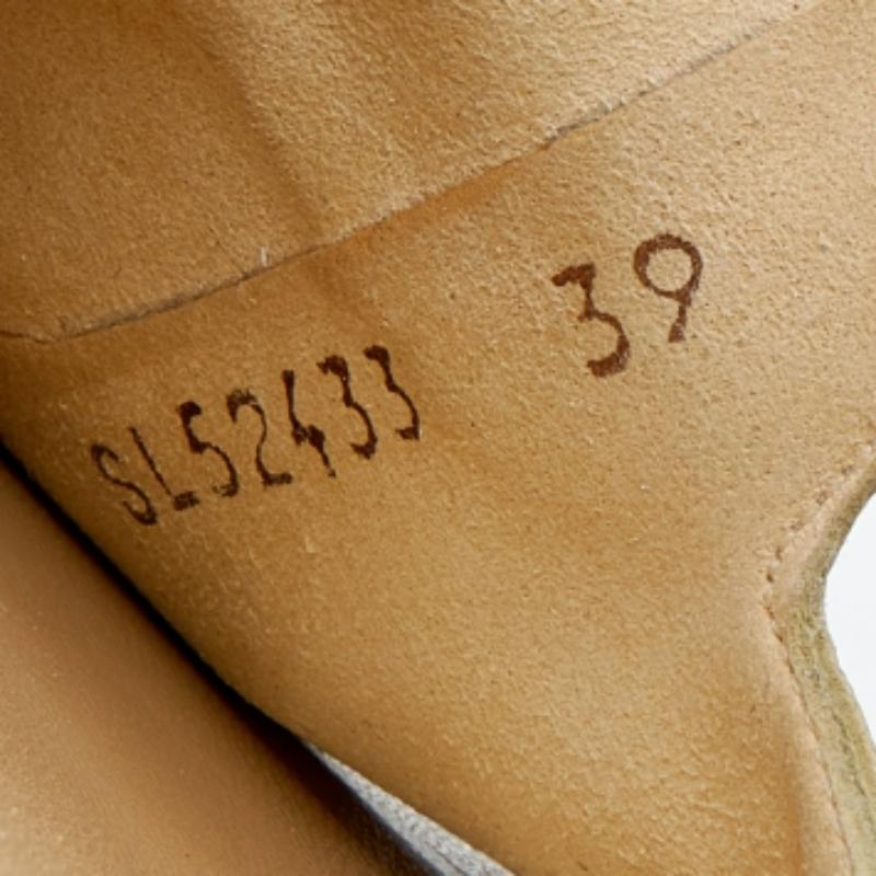 Stuart Weitzman - Sandali in pelle oro metallizzato taglia 39 in vendita 3
