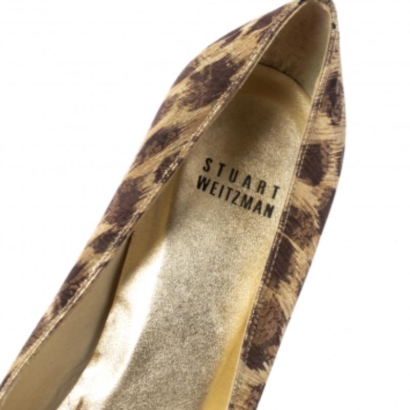 Stuart Weitzman Metallic Lamé Stoff Leopard Print Schleife Peep Toe Pumps Größe 39.5 (Braun) im Angebot