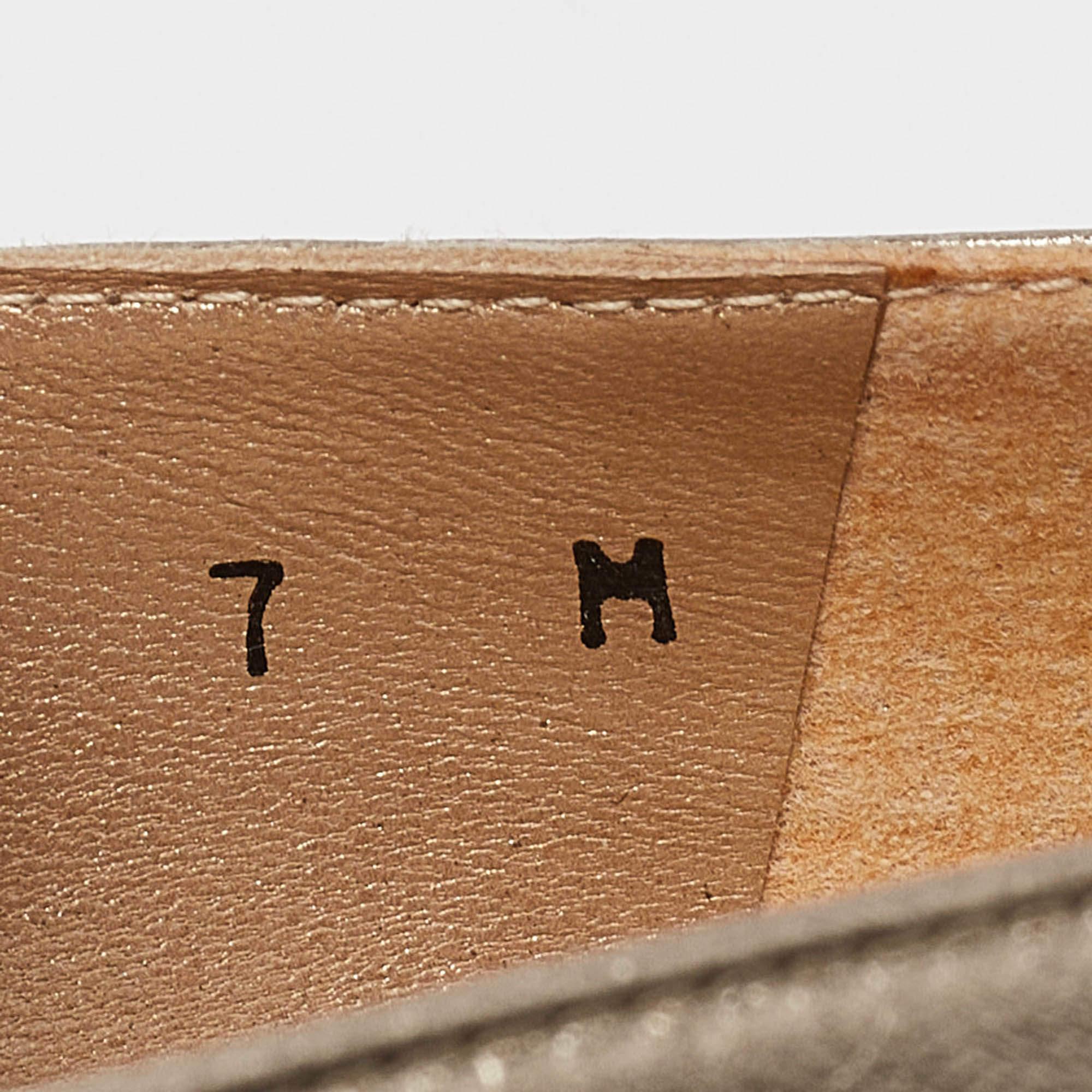 Stuart Weitzman escarpins à bout ouvert en cuir métallisé, taille 37,5 en vente 3