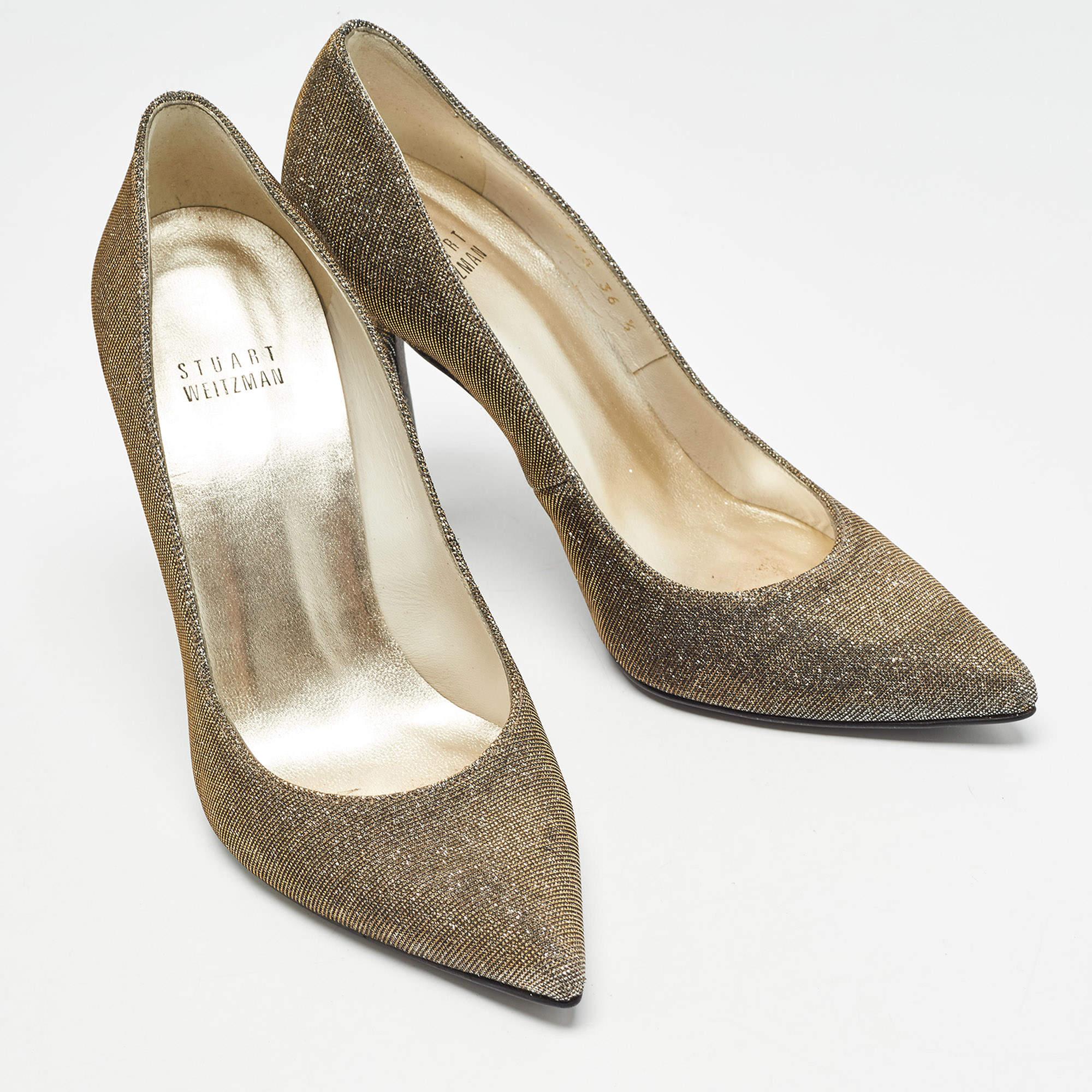 Stuart Weitzman - Pompe a punta in tessuto lurex metallizzato - misura 36,5 In condizioni buone in vendita a Dubai, Al Qouz 2