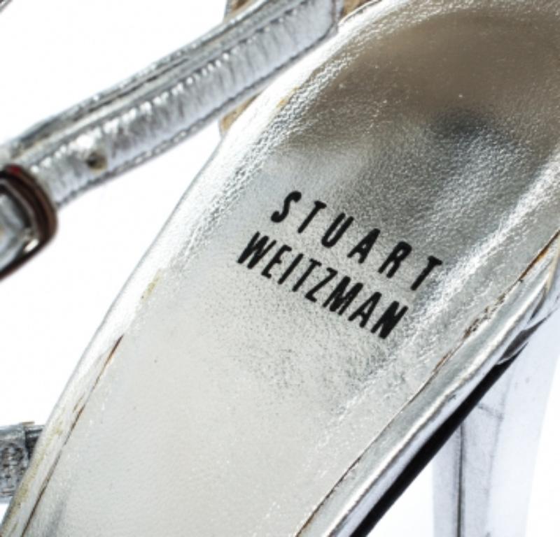 Stuart Weitzman Sandali impreziositi da cristalli in argento metallizzato misura 38 in vendita 2