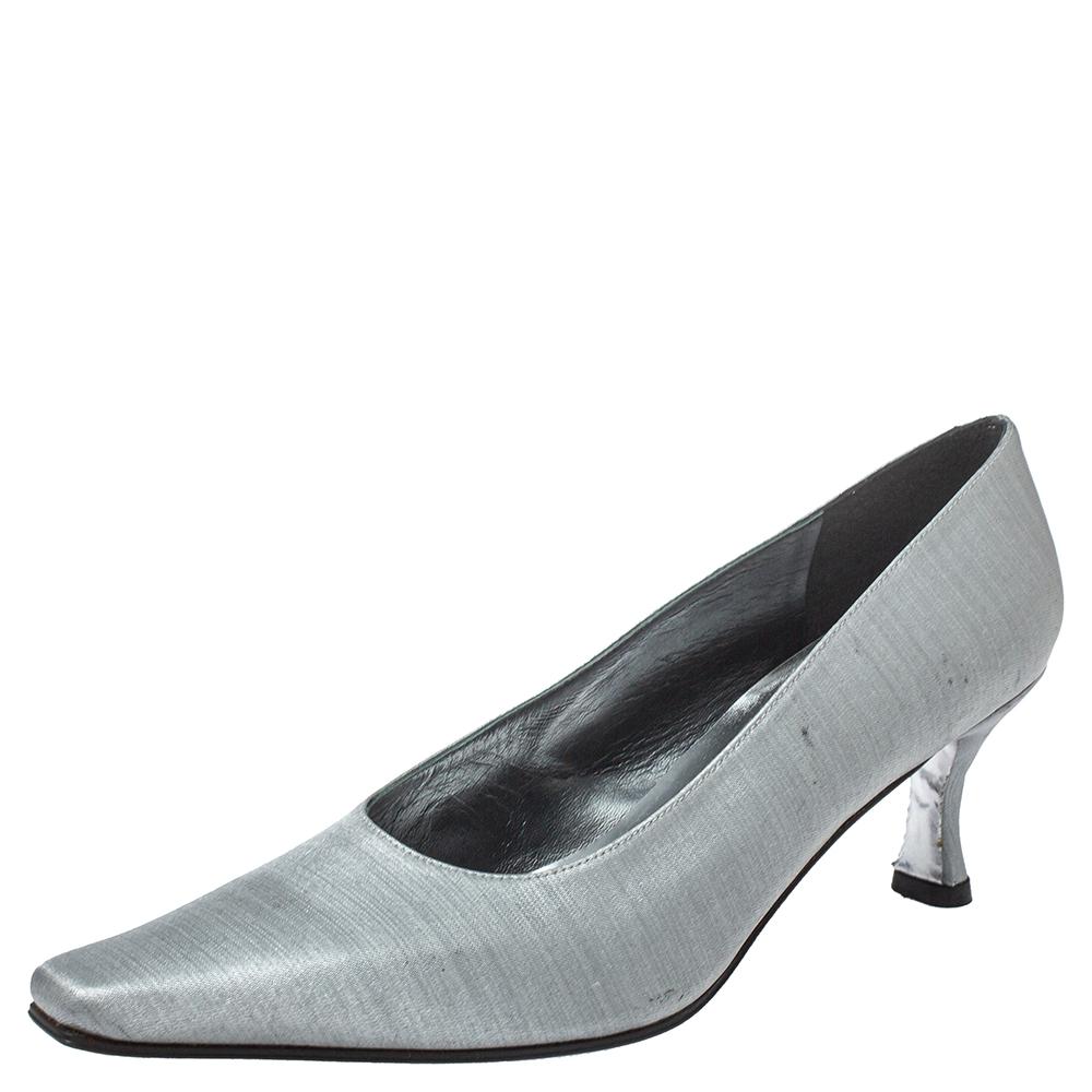 Minimally chic and stylish, these pumps from Stuart Weitzman are simply amazing! The metallic silver pumps are crafted from fabric and feature pointed toes, comfortable leather insoles, and 6.5 cm heels. They'll look great with a lot of outfits.

